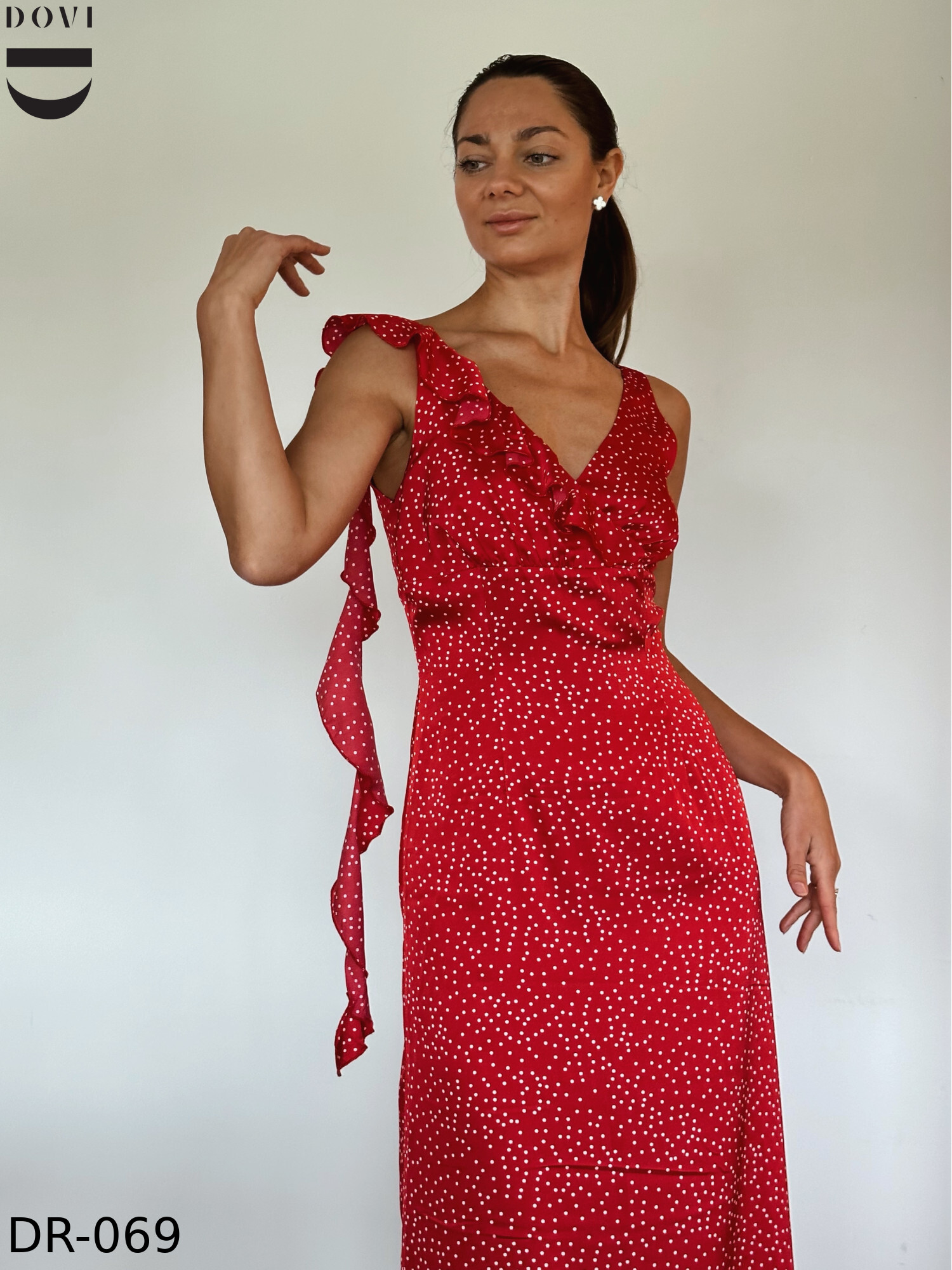 red-dress-with-potted-lines-7-1500×2000